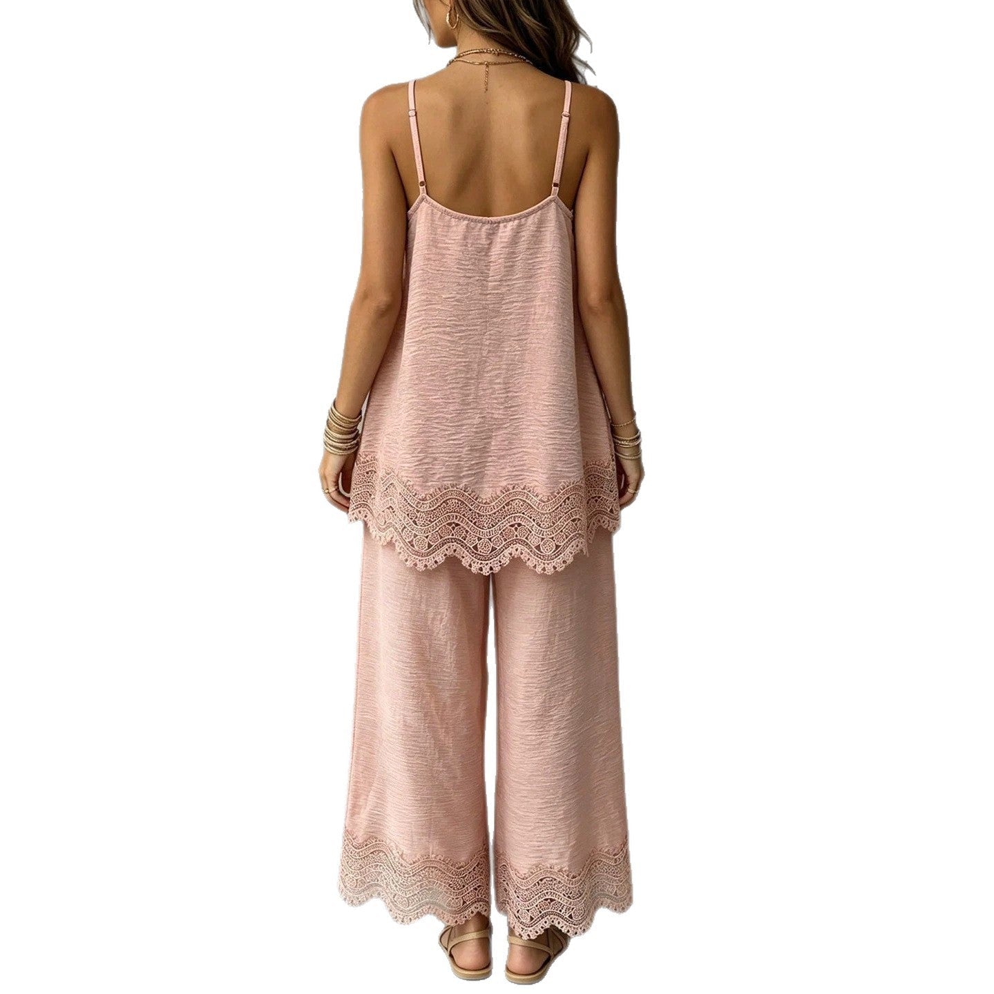 Ensemble femme léger à bretelles spaghetti, avec un ourlet en dentelle délicate et un pantalon palazzo ample R&B