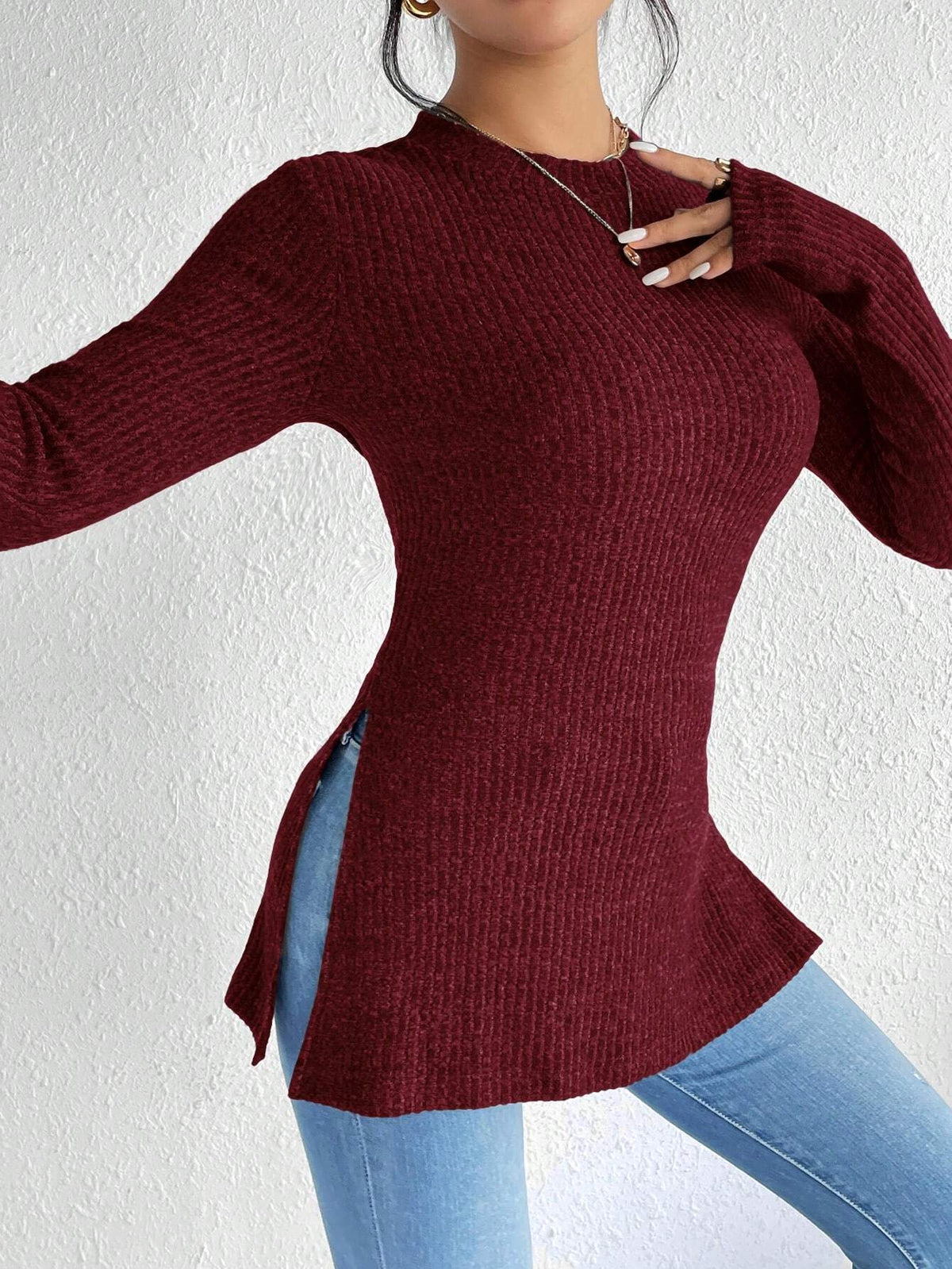 Pull fin côtelé ajusté pour femme avec col montant, manches longues et fentes latérales Echoarchiv