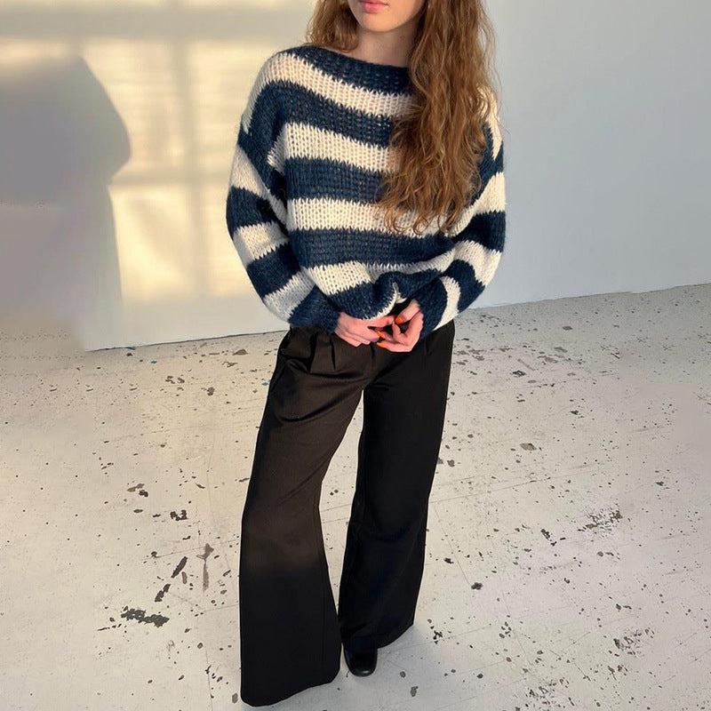 Pull en grosse maille pour femmes avec décolleté bateau large et coupe cropped Echoarchiv