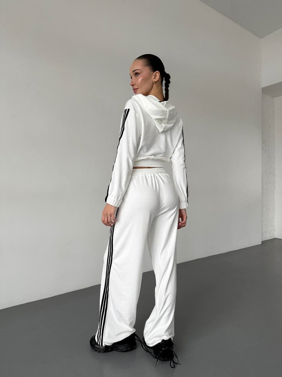 Ensemble de survêtement rétro en velours pour femmes avec rayures latérales, taille haute et fermeture éclair Echo Archiv