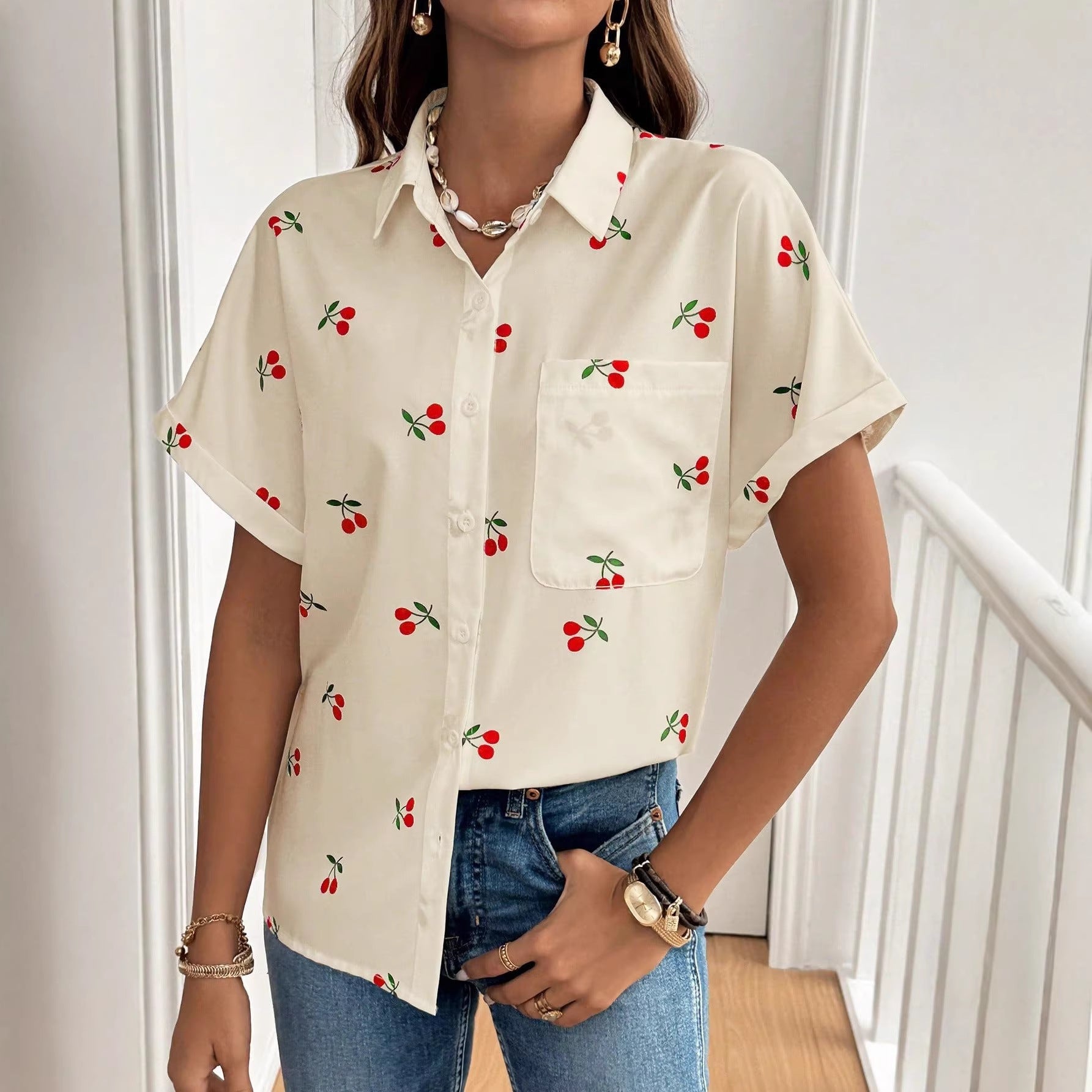 Blouse pour femmes avec un motif de cerises fraîches et une coupe décontractée Heidi-Mode