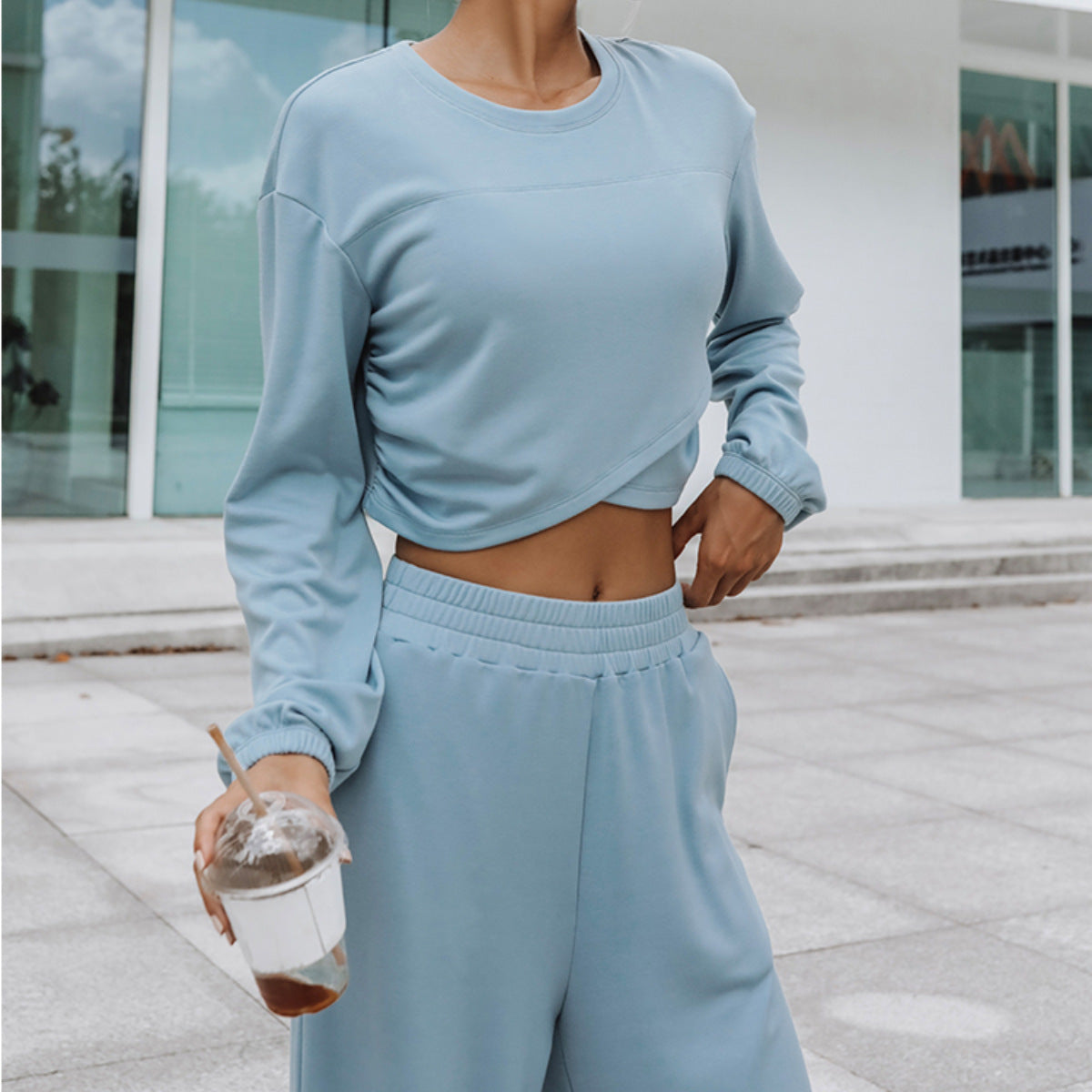 Ensemble de lounge ample pour femmes avec pull oversized cropped et pantalon palazzo taille haute Echo Archive