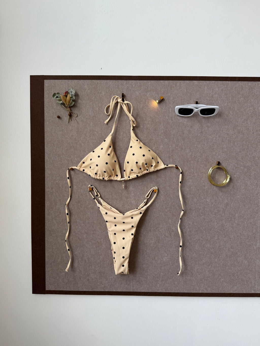 Bikini triangle pour femmes avec un design à pois ludique R&B