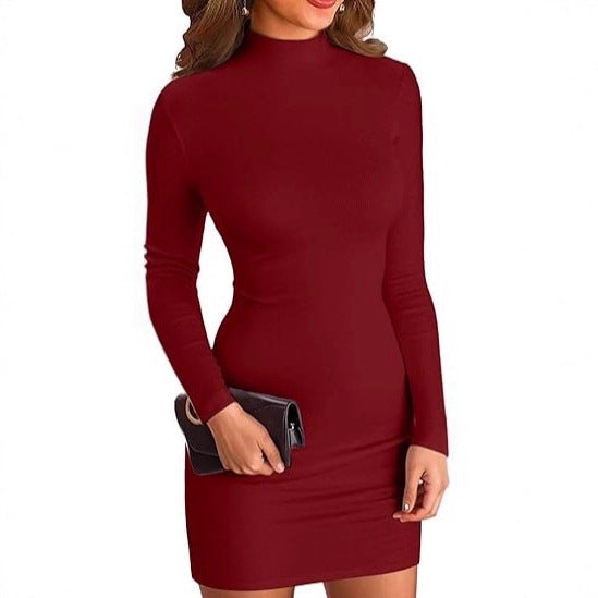 Robe mini ajustée à col roulé en jersey stretch pour femmes