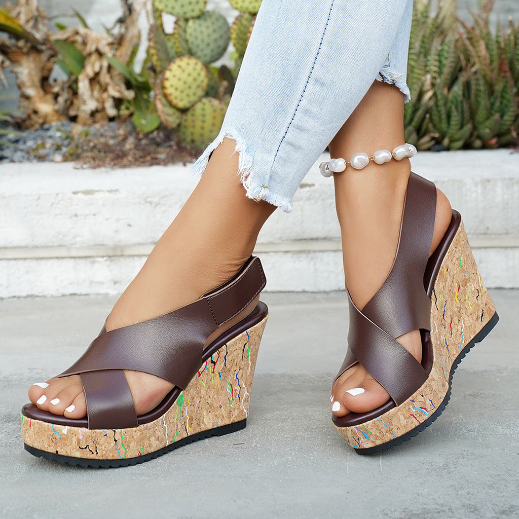 Sandales compensées pour femmes avec un design moderne en liège et un système de sangle confortable R&B