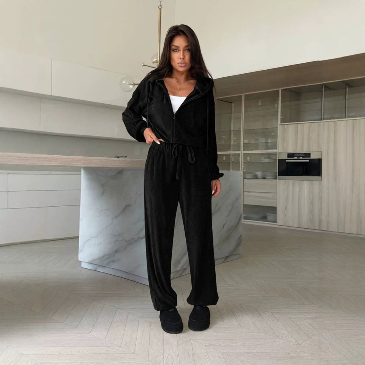 Ensemble lounge en velours doux pour femmes avec veste à capuche, fermeture éclair et pantalons confortables Echo Archiv