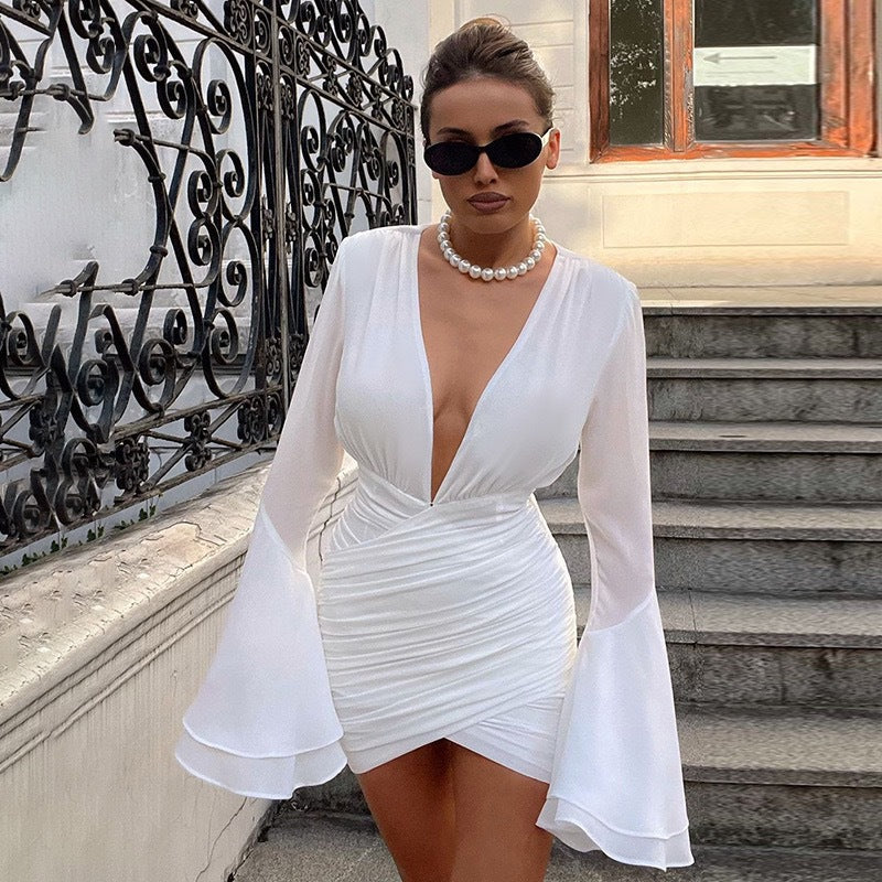 Robe sexy enroulée pour femmes avec décolleté en V profond et élégantes manches cloche R&B