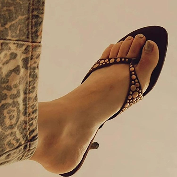Sandales élégantes à lanières pour femmes avec détails métalliques tendance R&B
