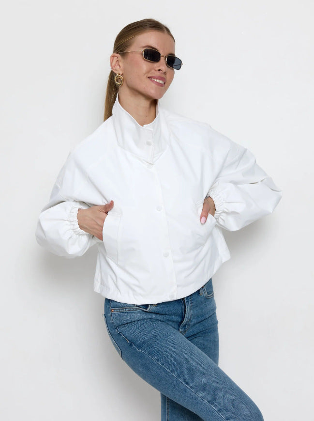 Veste courte à la mode pour femmes avec col haut