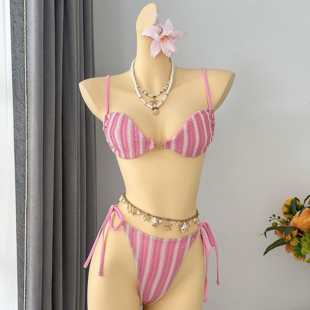 Bikini triangle pour femmes avec un design de lien ludique R&B