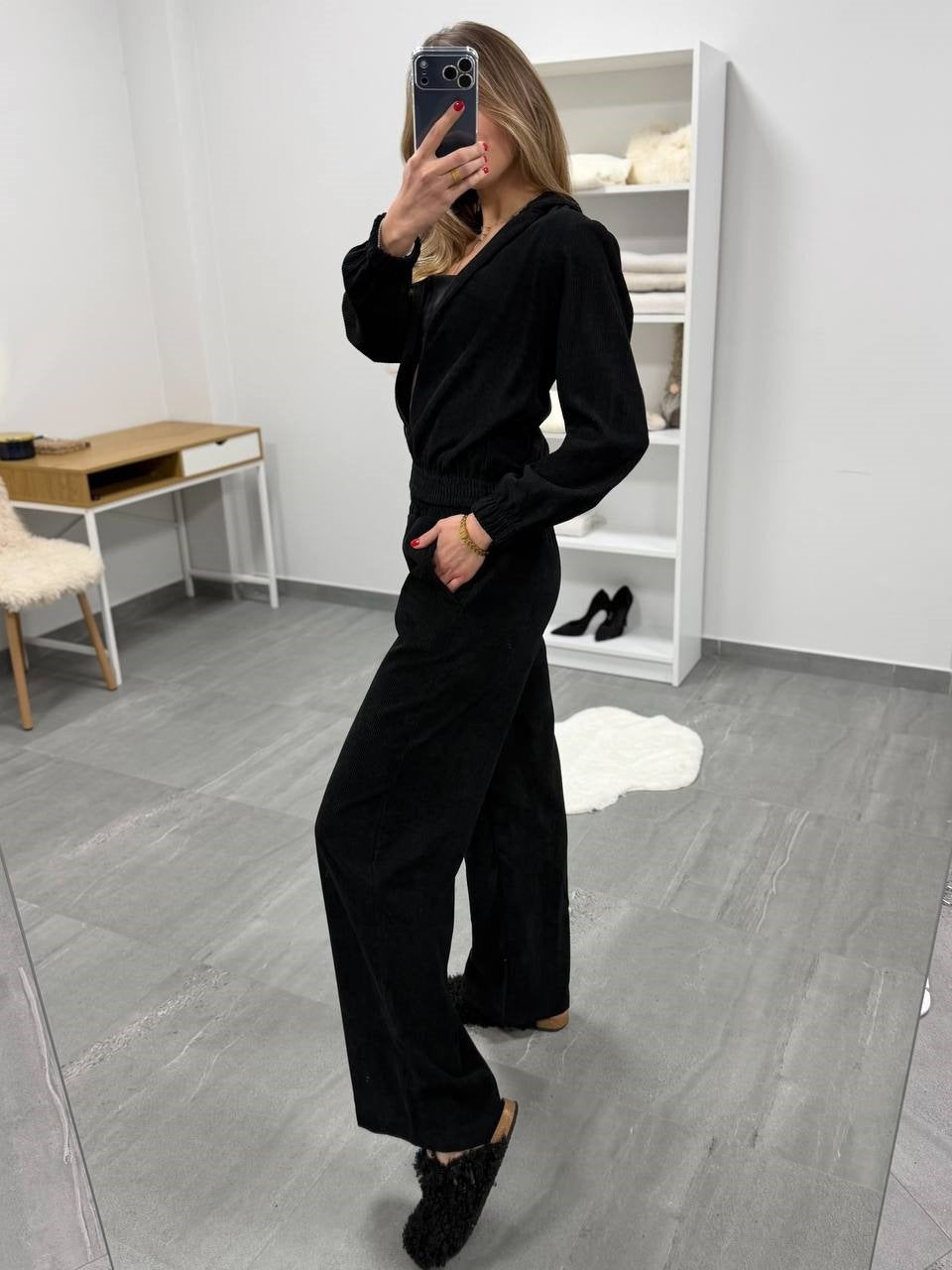 Ensemble en velours côtelé doux pour femmes avec veste à capuche courte et pantalon confortable Echo Archiv