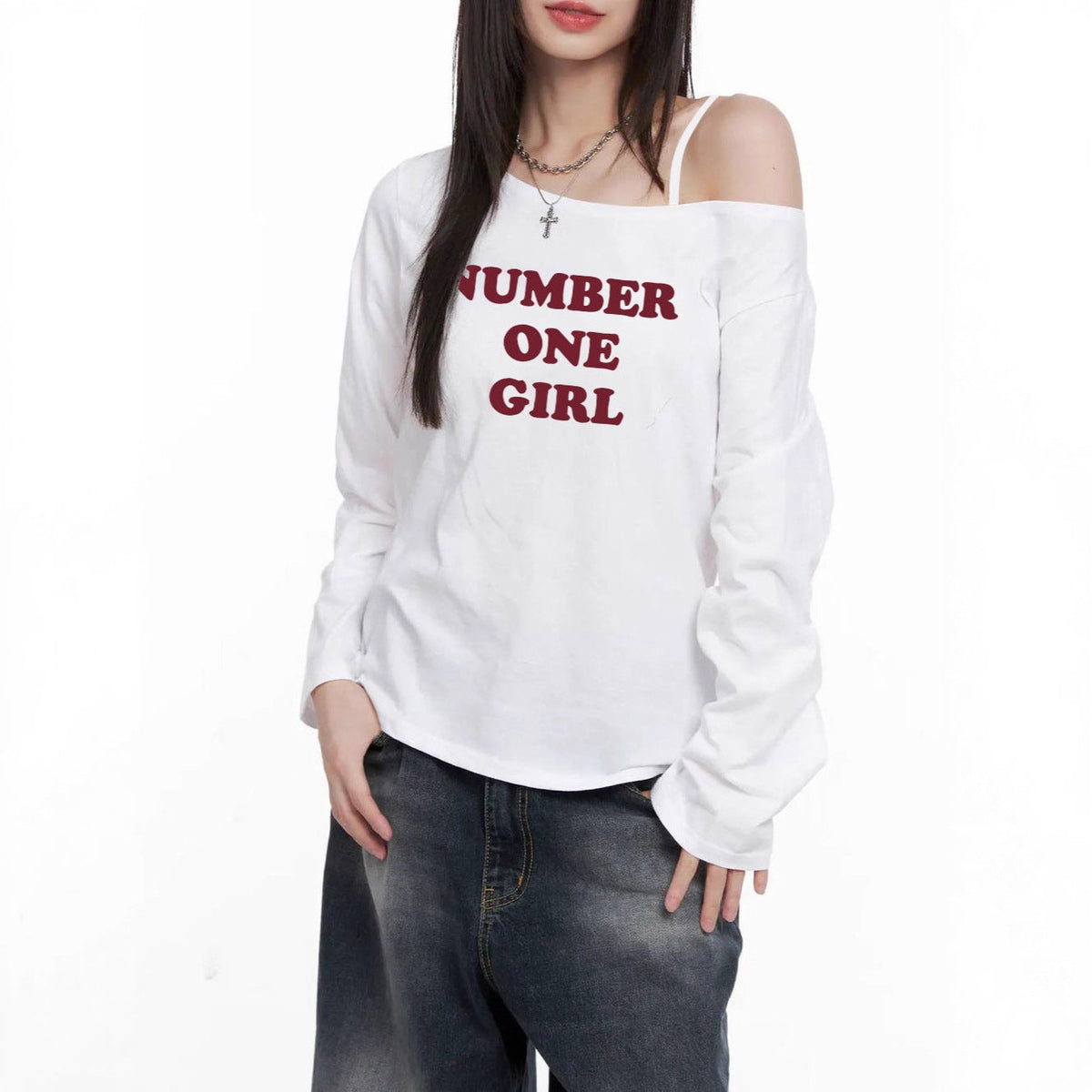 T-shirt asymétrique à épaule dénudée pour femmes avec impression statement et coupe oversize décontractée Echo Archiv