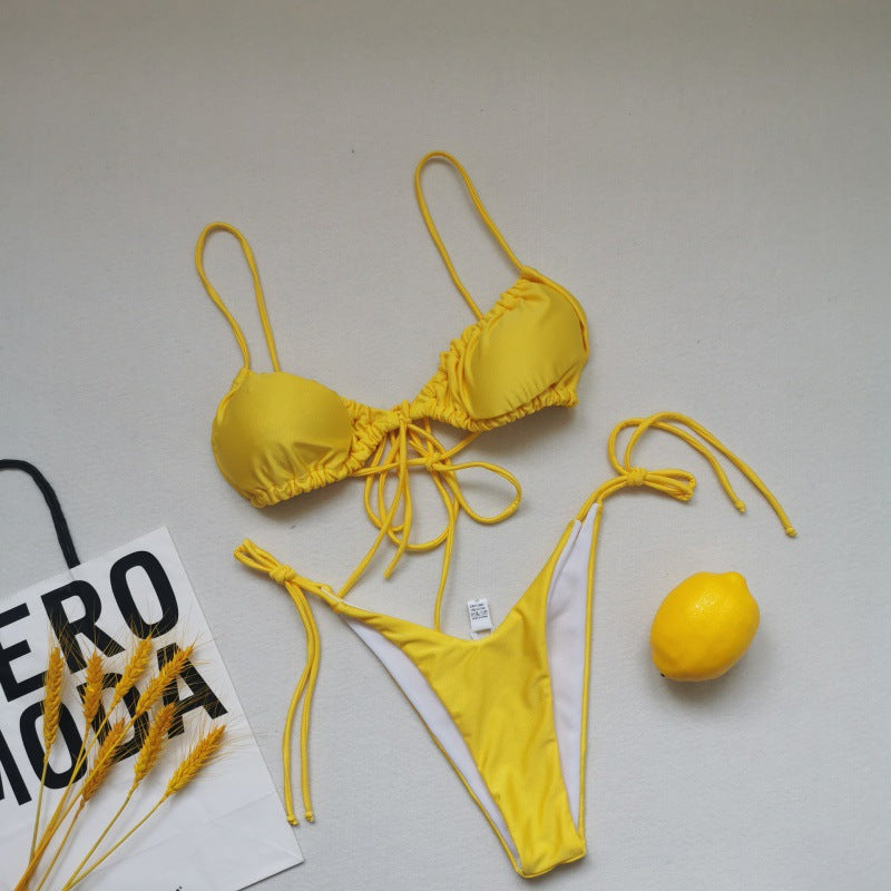 Ensemble bikini triangle pour femmes avec des liens ludiques et un contraste de couleurs élégant R&B