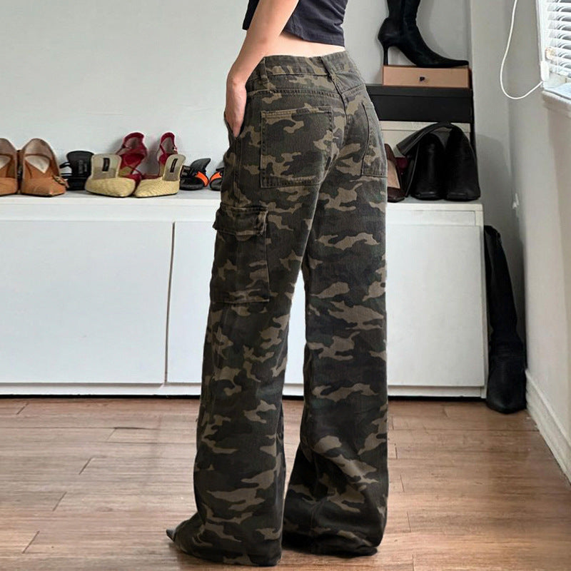 Pantalon cargo large pour femmes avec imprimé camouflage, taille haute et plusieurs poches sur les jambes Echo Archiv