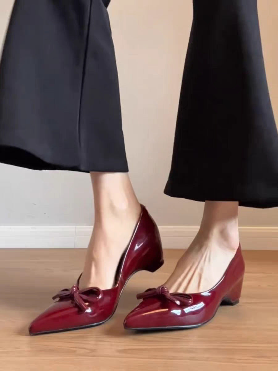 Pompes Slingback élégantes pour femmes avec une fine lanière et un talon bloc confortable R&B