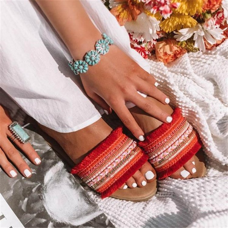 Sandales confortables pour femmes avec franges décoratives et perles R&B