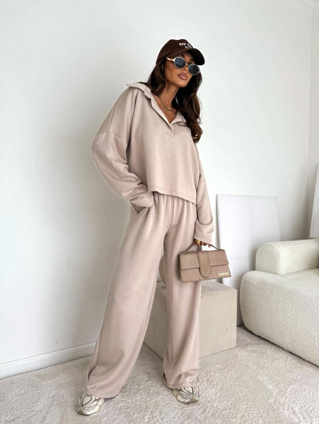 Ensemble de loungewear pour femmes avec col chemise - Sweatshirt court et pantalon palazzo large Echo Archiv