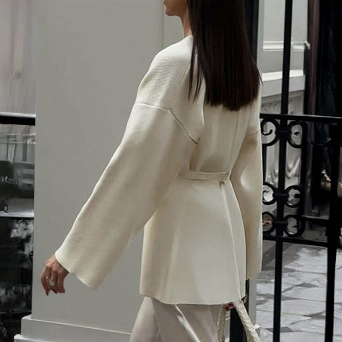 Cardigan fin ajusté pour dames avec décolleté en V, bouton décoratif et fente frontale Echo Archiv