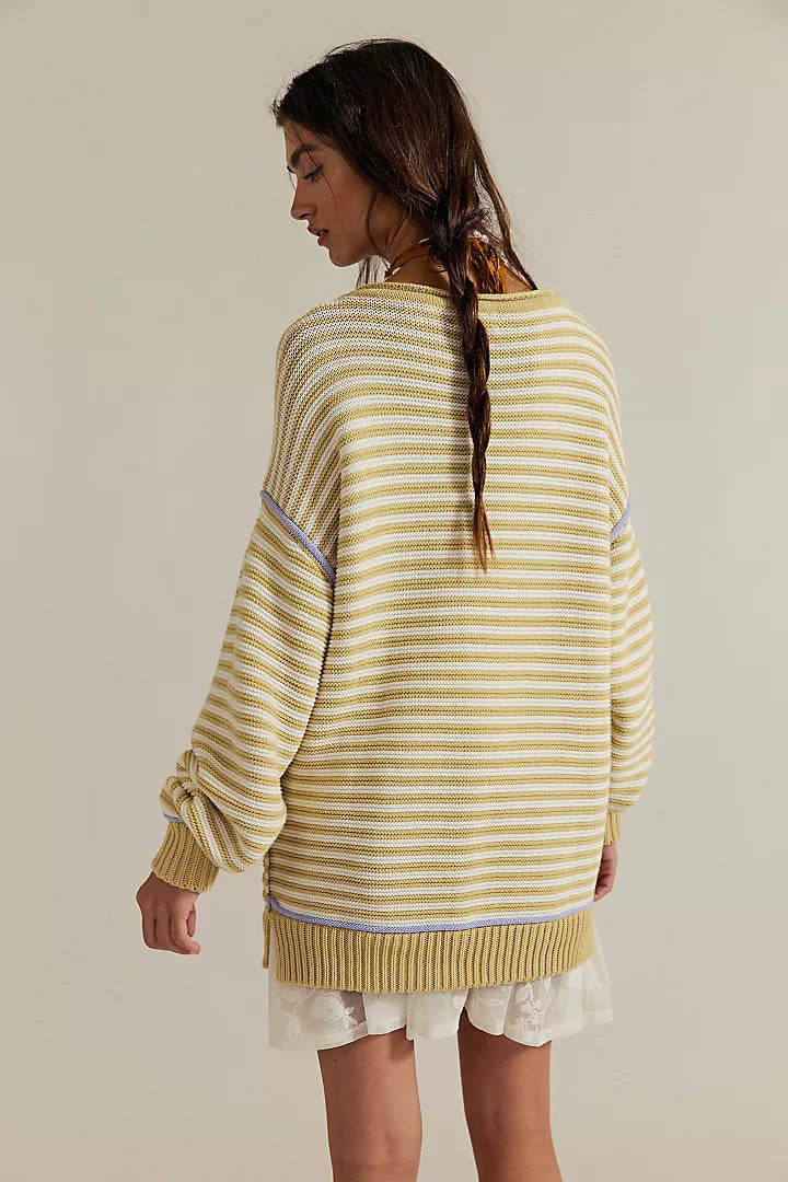 Pull-over rayé oversize pour femmes avec coupe ample, bords-côtes et passepoils contrastés Echoarchiv