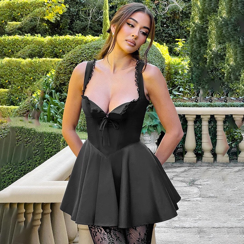 Robe mini ludique pour femmes avec volants et détails en nœud R&B