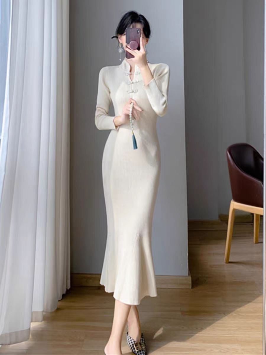 Robe Midi Ribbed Femme avec Col Montant et Détails de Boutons