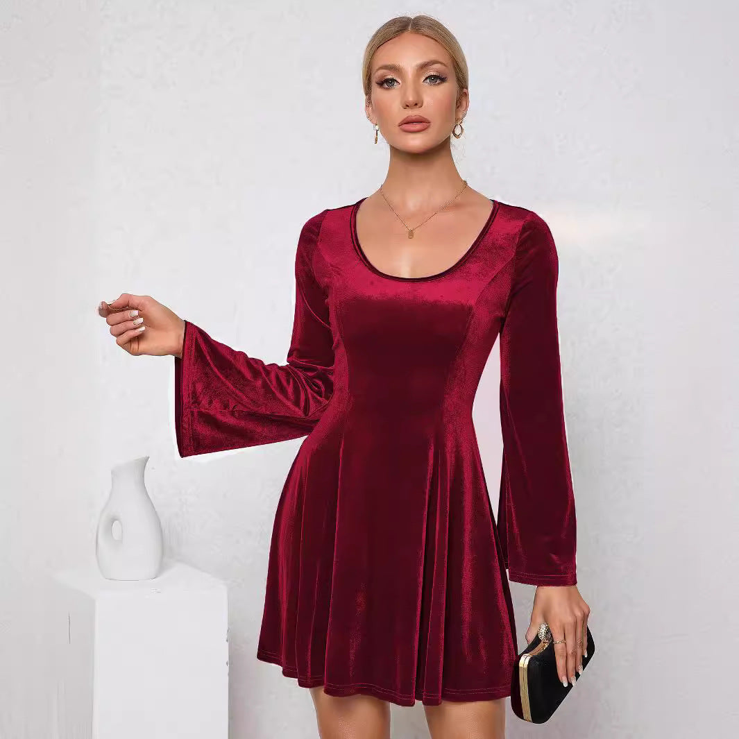 Robe patineuse en velours pour dames avec une coupe cintrée, jupe évasée et manches en trompette Echo Archiv