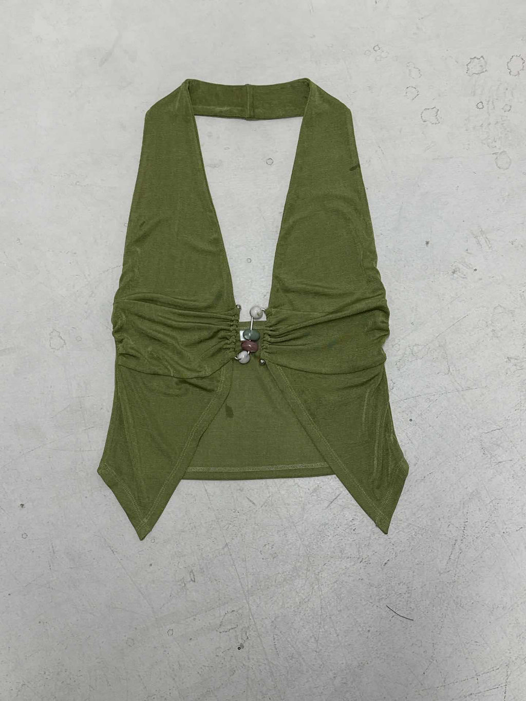 Haut enroulé pour femmes avec décolleté en V profond et élément de fronce à la mode Heidi-Mode