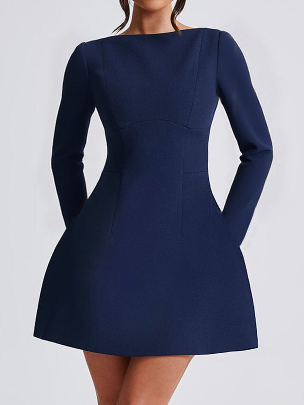 Robe A-line cintrée pour femmes avec décolleté bateau, manches longues et poches discrètes Echo Archiv
