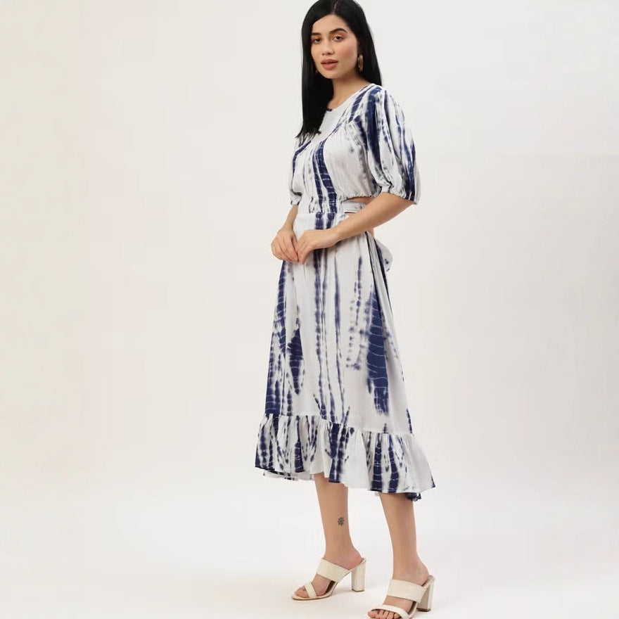 Robe midi pour femmes avec imprimé batik, coupe cintrée, découpe latérale et ourlet volant