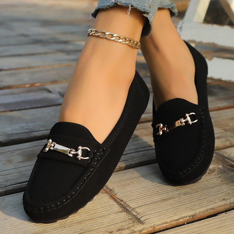 Mocassins pour femmes avec design perforé et accent de boucle décoratif R&B