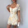 Robe mini en tulle ajustée pour femmes avec broderie florale tridimensionnelle, fente avant et manches courtes transparentes R&B
