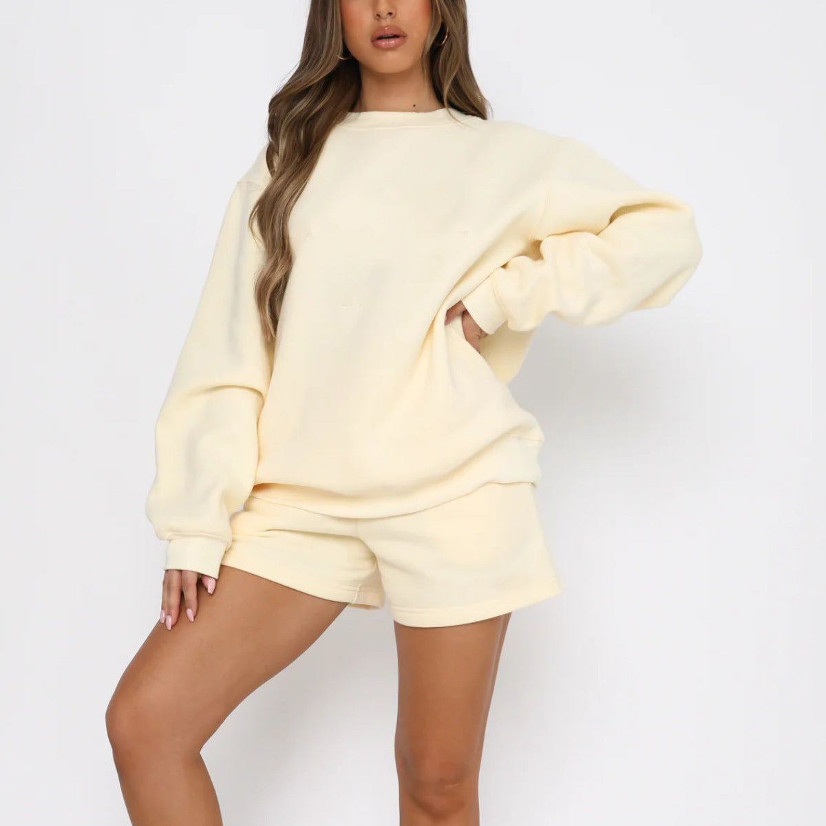 Ensemble de lounge oversize pour femmes avec sweat-shirt en French-Terry, col rond et shorts amples