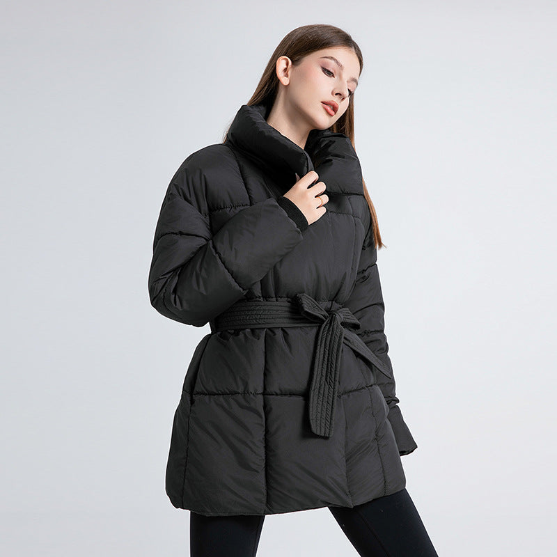 Manteau matelassé cintré pour femmes avec ceinture à nouer et col châle haut Echo Archiv