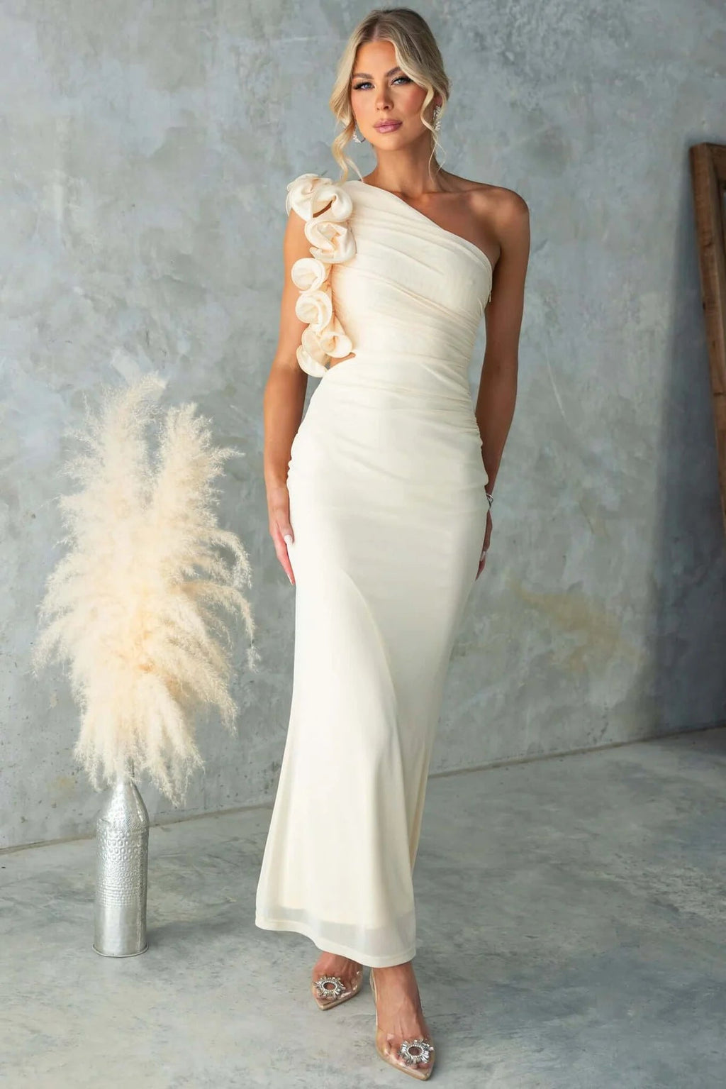 Robe maxi femme à une épaule avec volants