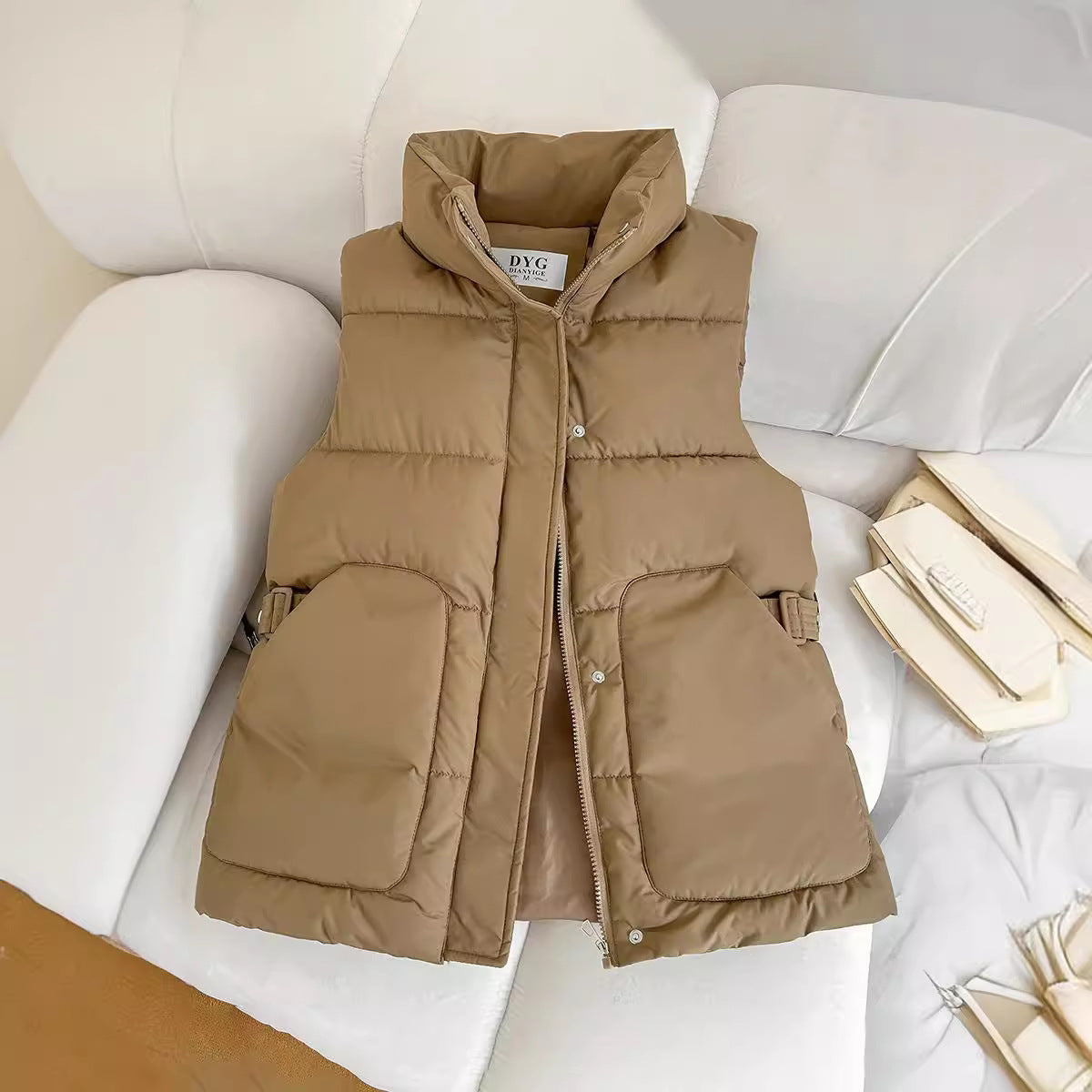 Gilet utilitaire sans manches matelassé pour femmes avec col montant, grandes poches à rabat et boucles de réglage latérales Echo Archiv