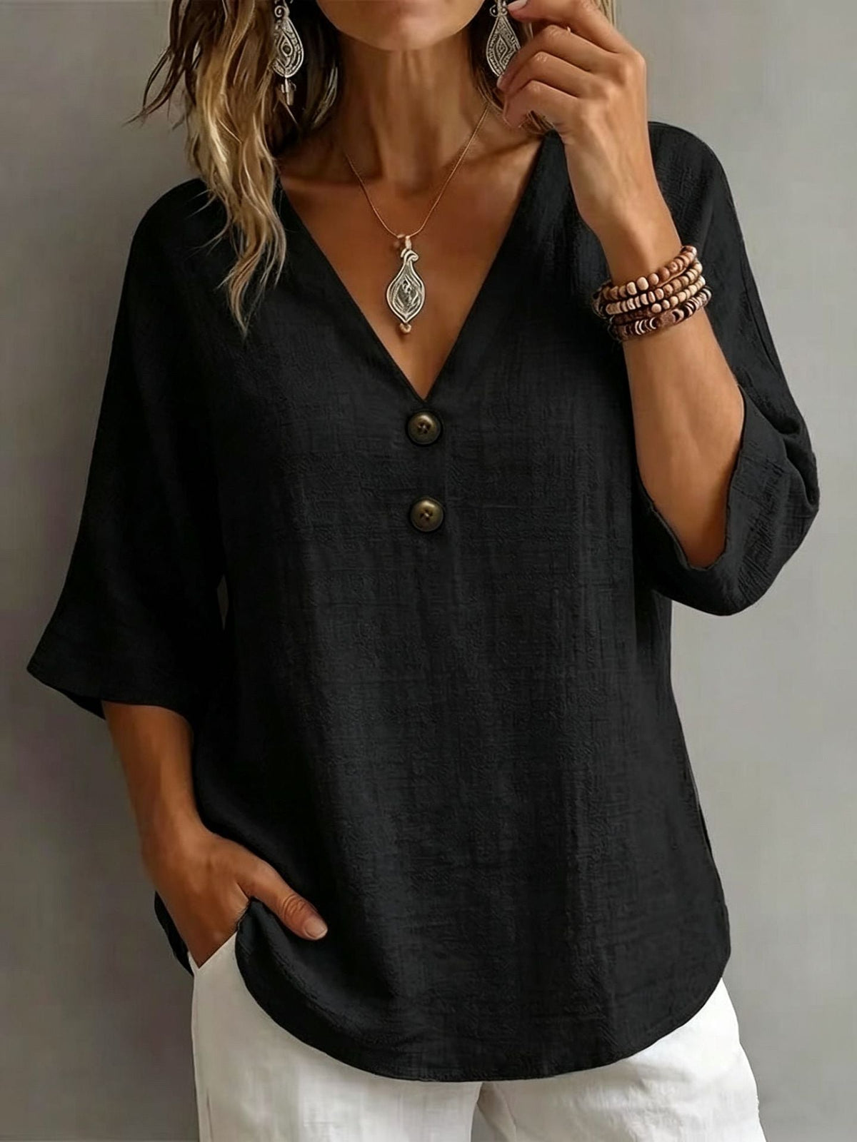 T-shirt décontracté à col en V pour femmes avec détails en bouton