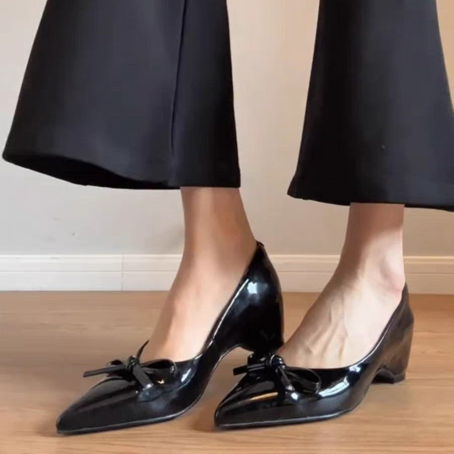 Pompes Slingback élégantes pour femmes avec une fine lanière et un talon bloc confortable R&B
