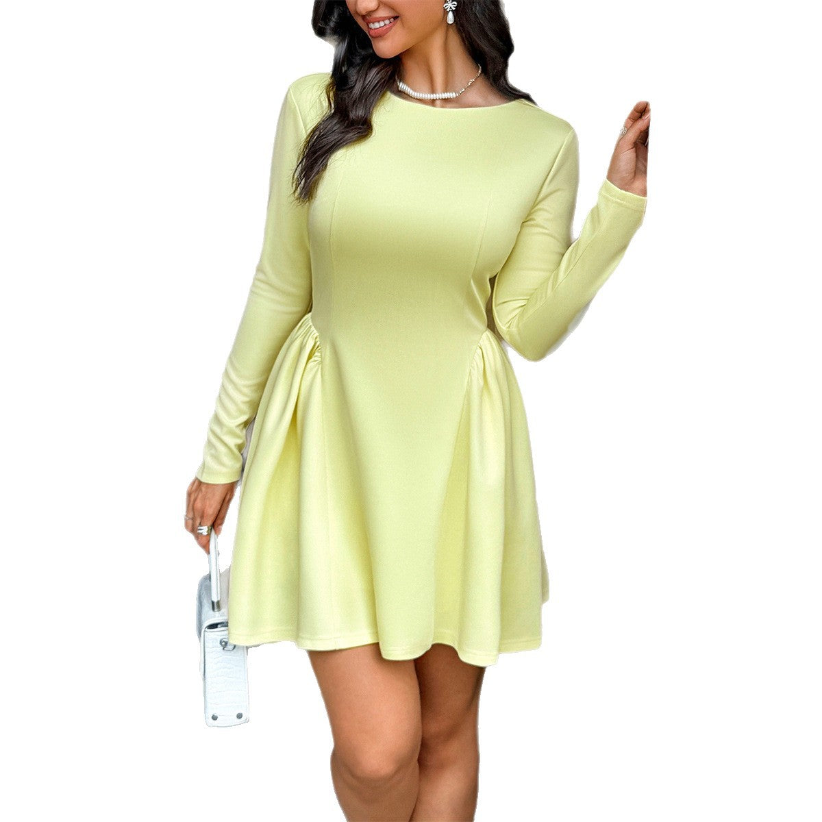 Robe patineuse cintrée pour femmes avec coutures princesse, taille froncée et manches longues Echo Archiv