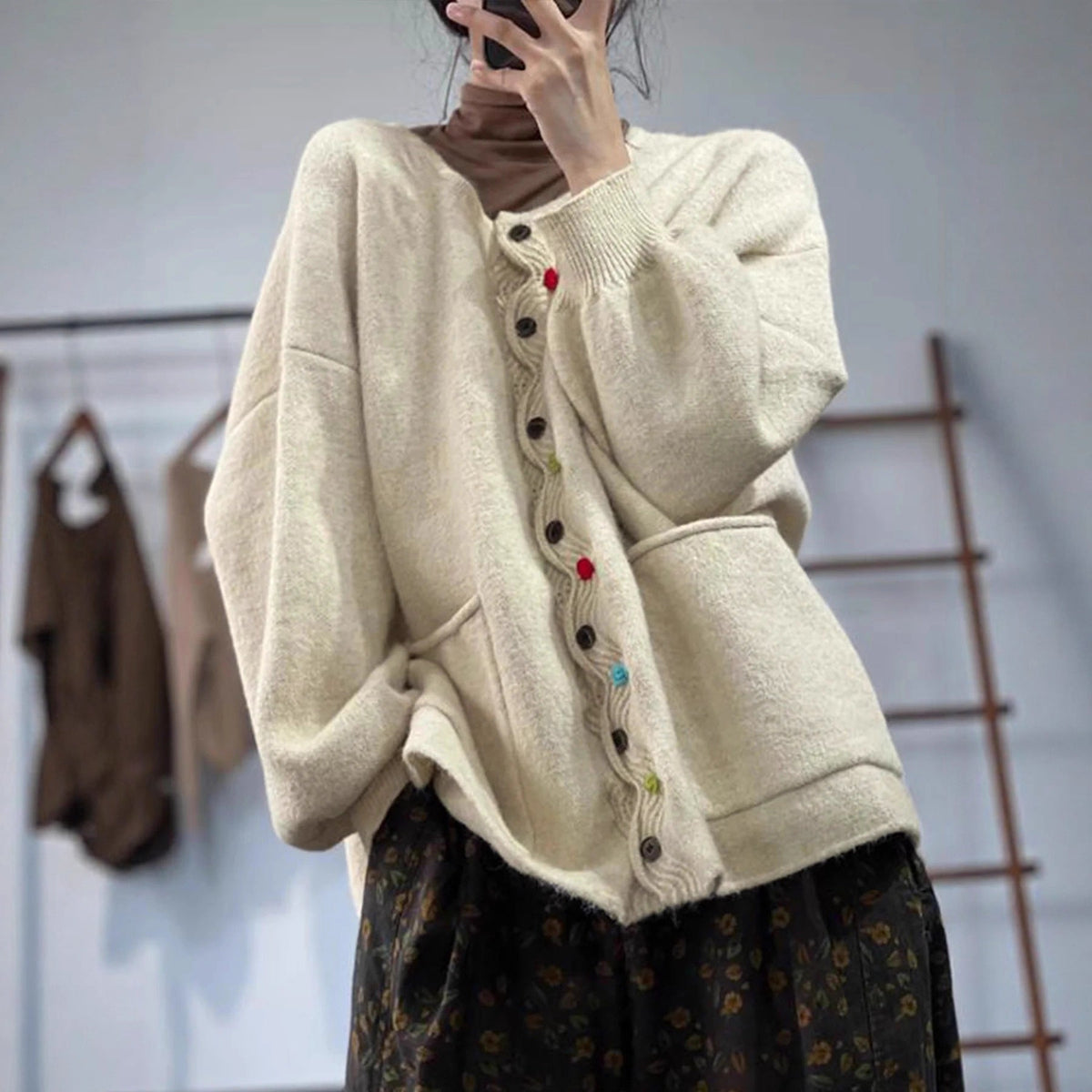 Cardigan en tricot oversized pour femmes avec patte de boutonnage décorative et poches plaquées Echo Archiv