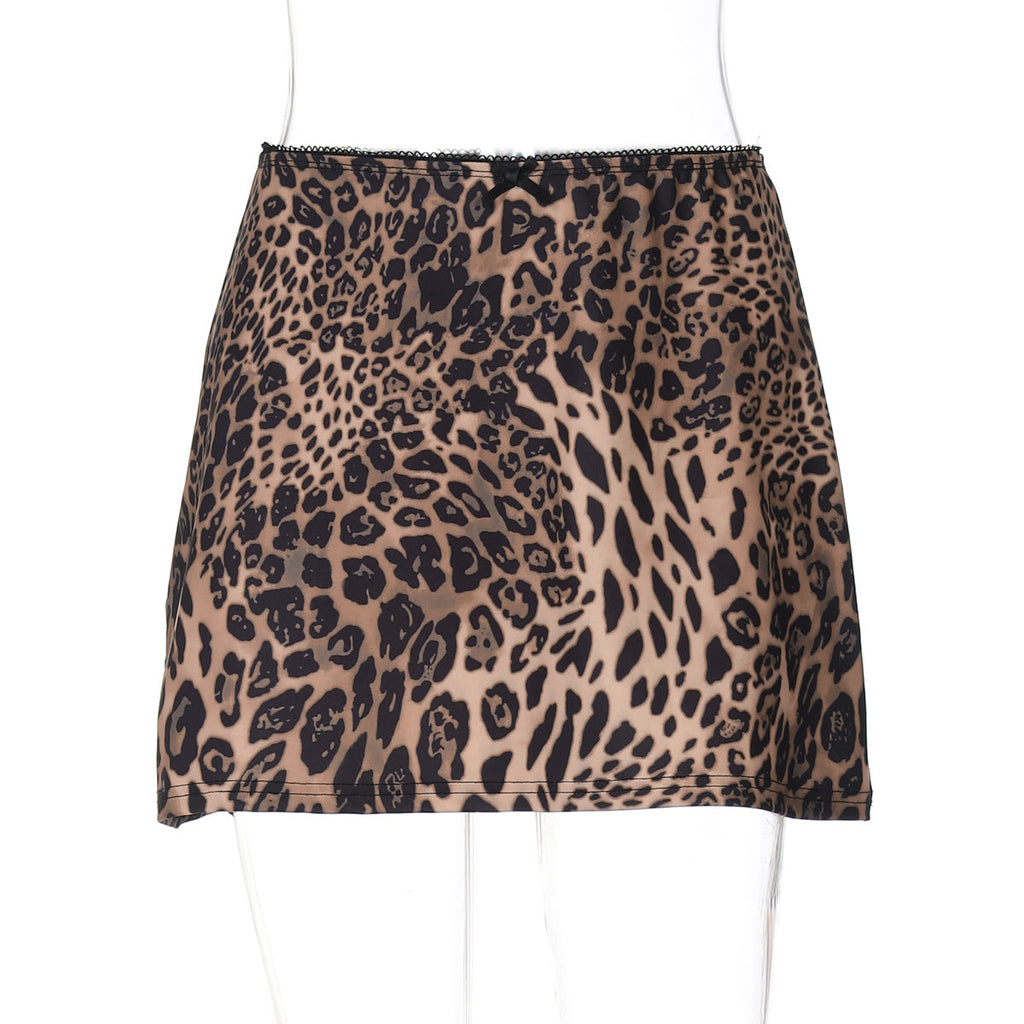 Jupe mini flatteuse pour femmes avec un motif léopard tendance Heidi-Mode