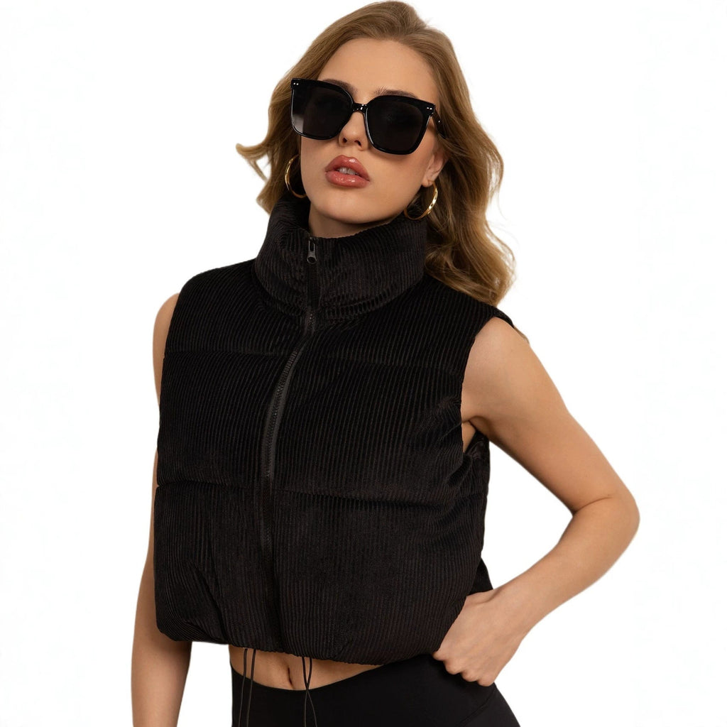 Gilet boxy en corduroy matelassé pour femmes avec col montant volumineux et cordon de serrage ajustable Echo Archiv