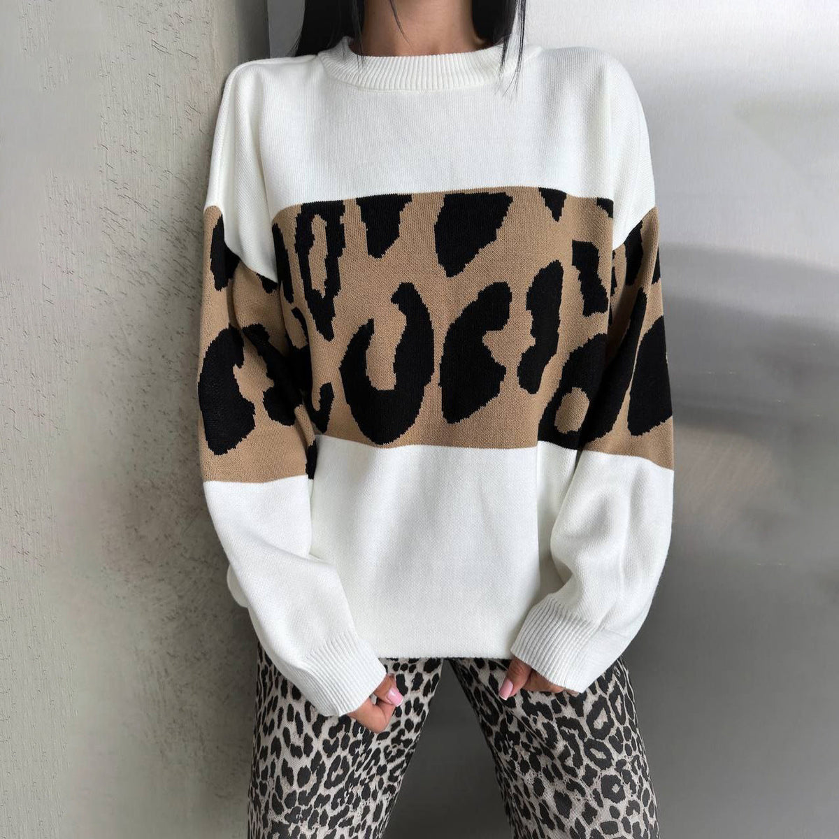 Pull en maille oversized pour femmes avec bandes léopard, épaules tombantes et ourlet côtelé Echo Archiv