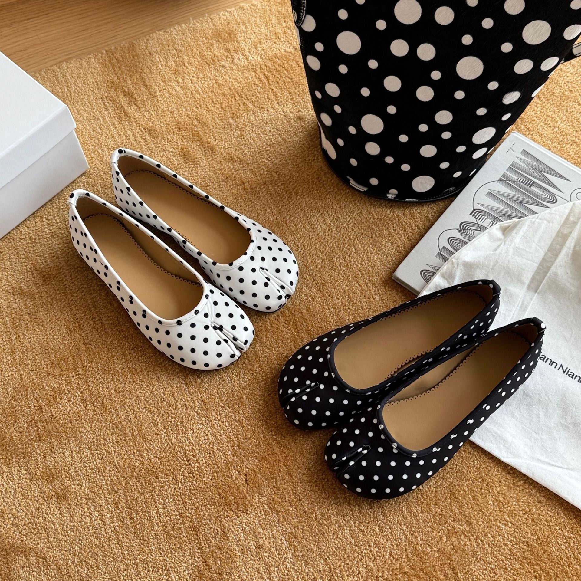 Ballerines élégantes pour femmes avec un design à pois tendance et une semelle intérieure confortable R&B