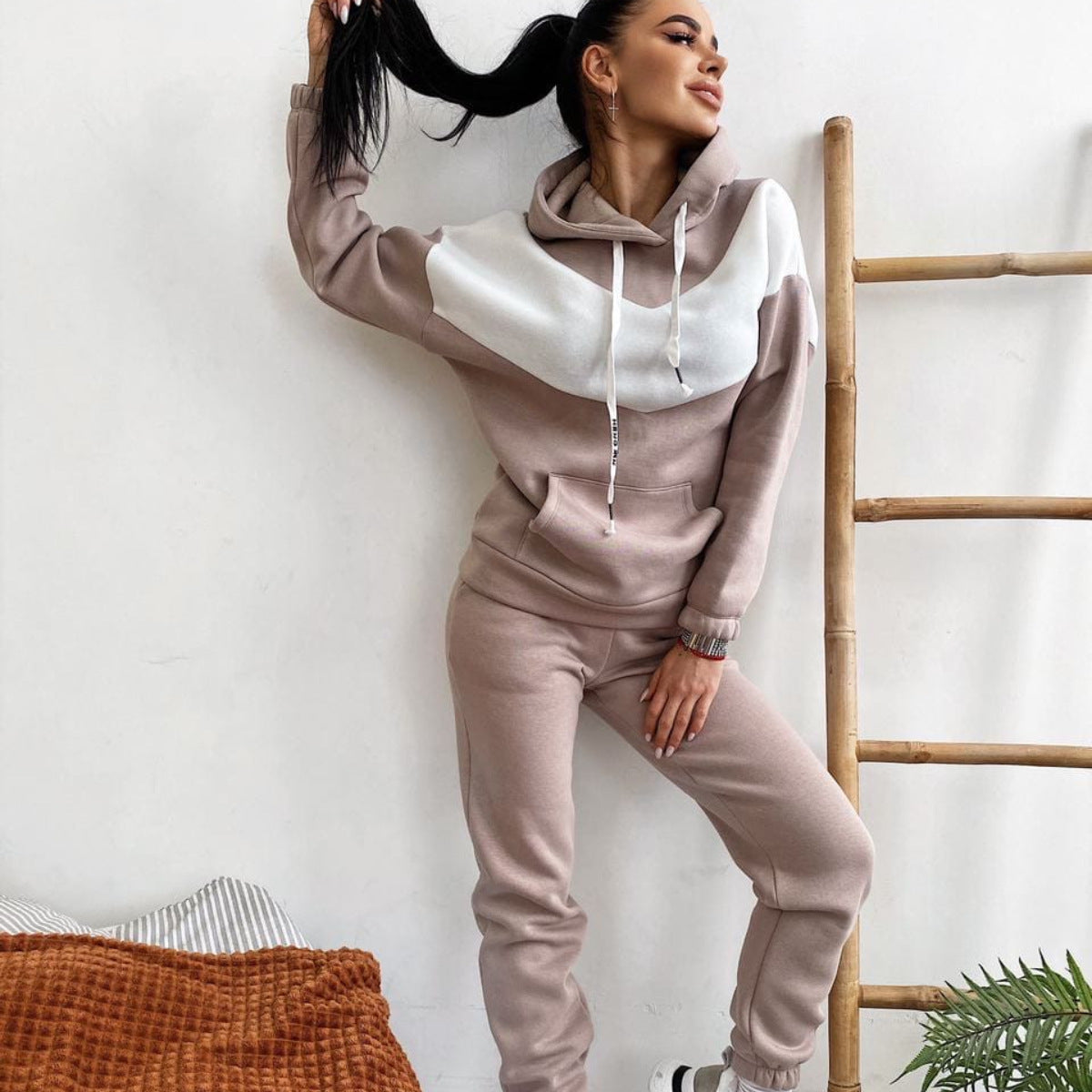 Ensemble de loungewear pour femmes en deux pièces avec sweat à capuche Chevron et jogging tapered Echo Archive