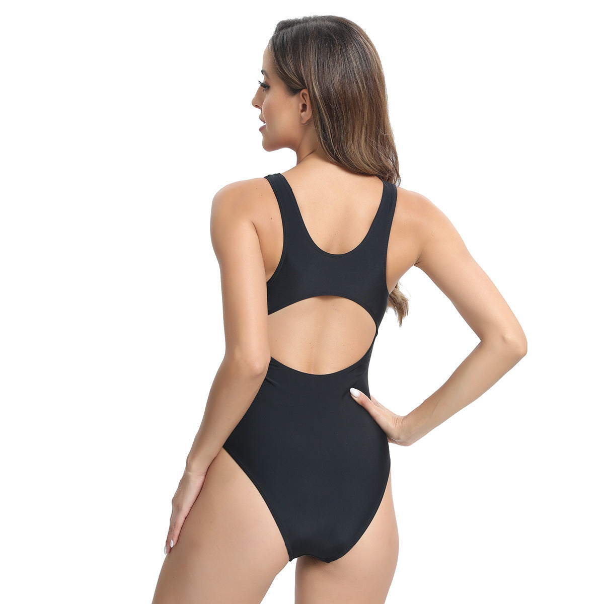 Maillot de bain une pièce sportif pour femmes avec des accents modernes Drune