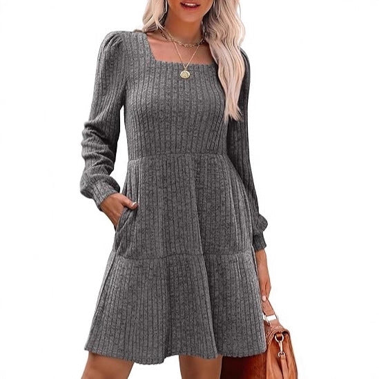 Robe Minikleid A‑Ligne Tricotée pour Femmes avec Décolleté Carré, Jupe à Volants et Poches Latérales