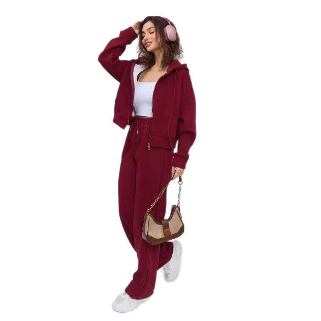 Ensemble de loungewear pour femmes en deux pièces avec capuche à fermeture éclair, jogger taille haute à jambes larges et poches passepoilées Echo Archiv