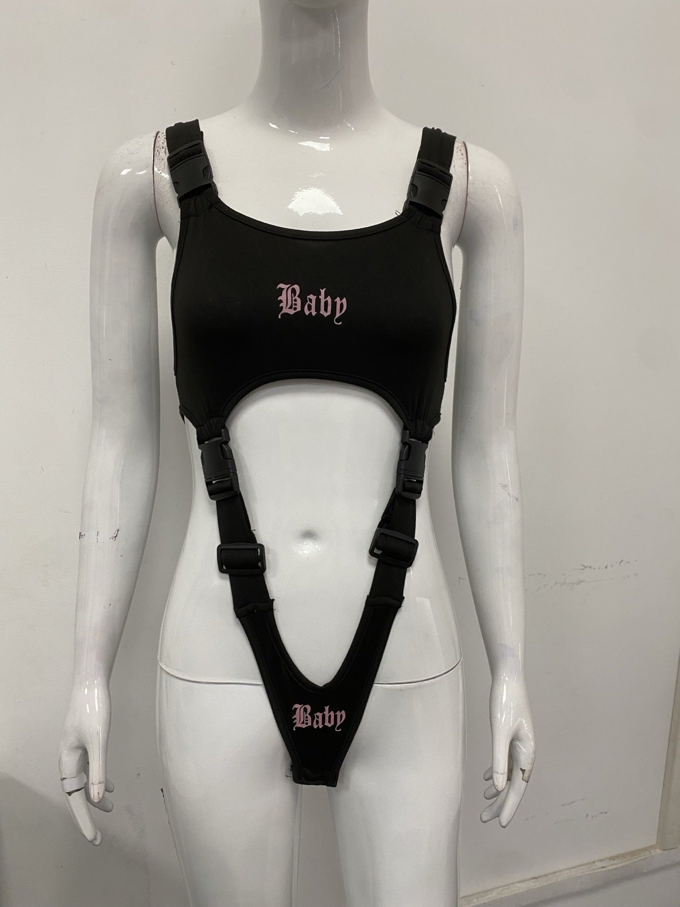 Body enveloppant pour femmes avec un design unique et des bretelles réglables R&B