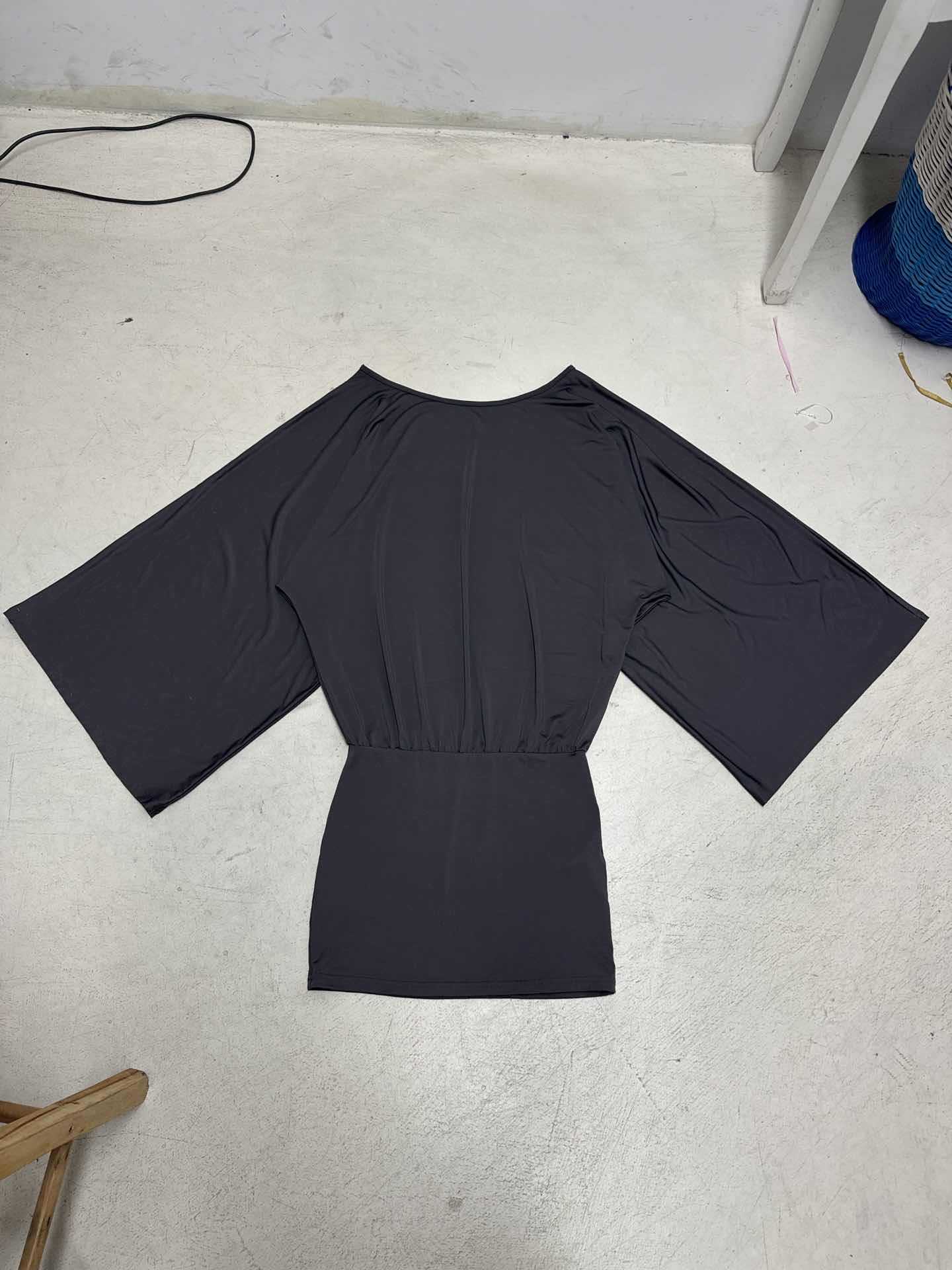 Top blouson drapé sans manches pour femmes avec manches chauve-souris larges et taille cintrée Echo Archiv