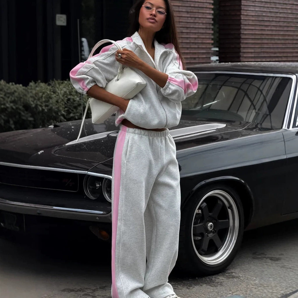 Ensemble de sweat à deux pièces pour femmes avec bandes contrastées sur les côtés Echoarchiv